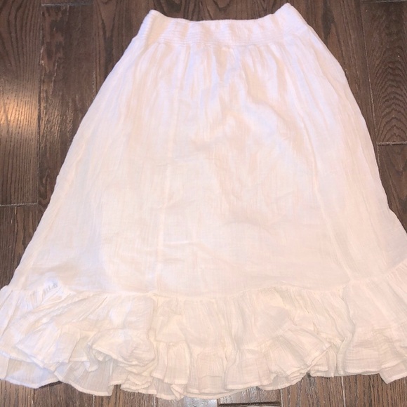 American Eagle Outfitters Dresses & Skirts - American eagle white maxi skirt size large